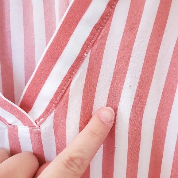 GAP Pink & White V-Neck Striped Short Sleeve Blouse (Small) - Picture 3 of 4